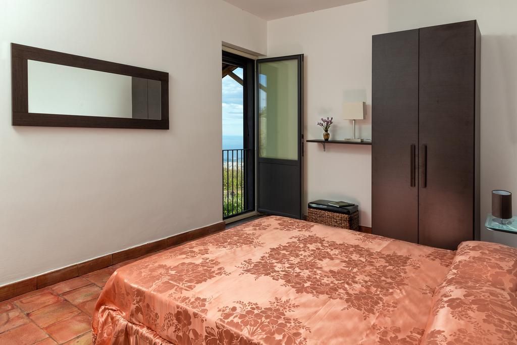 Nake Residenza Artistica Villa Sant'Alfio Room photo