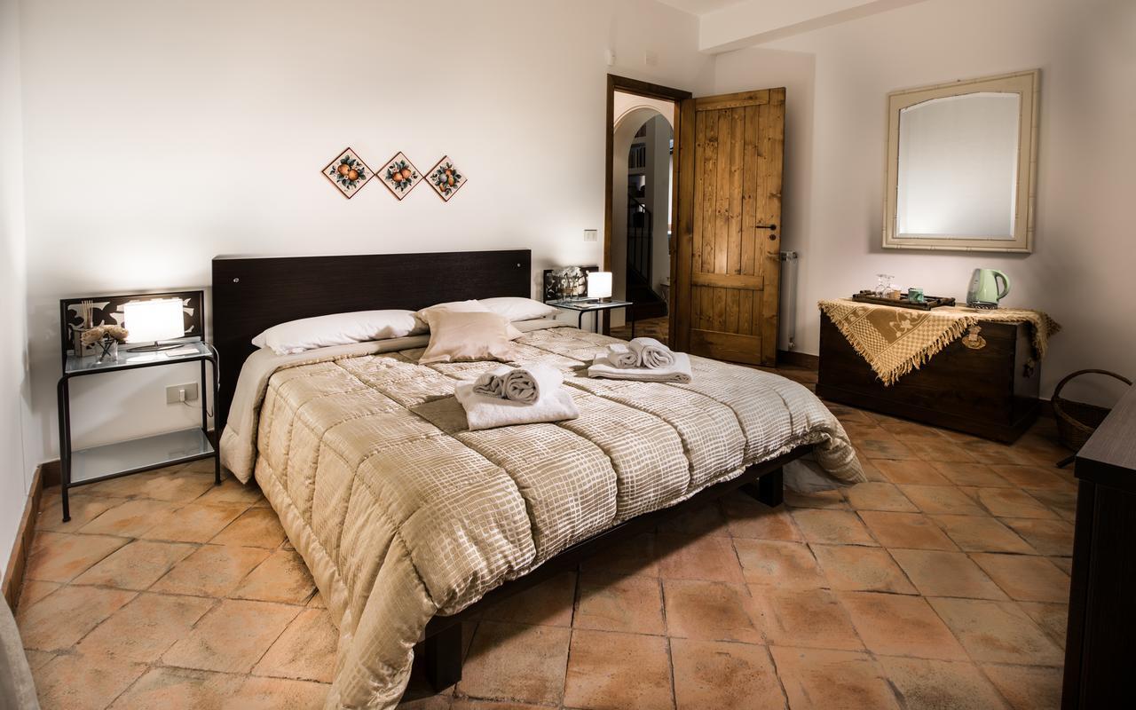 Nake Residenza Artistica Villa Sant'Alfio Exterior photo