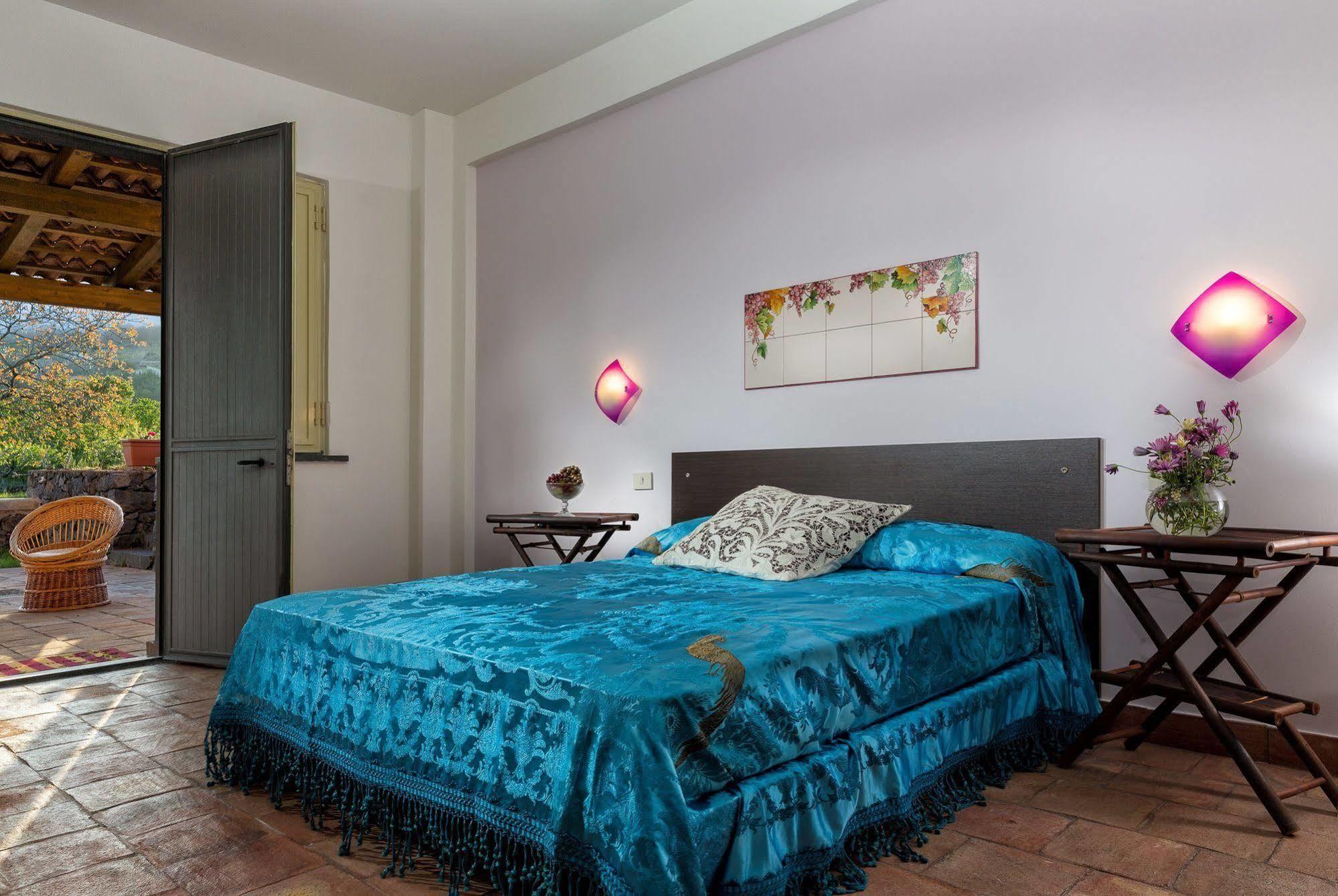Nake Residenza Artistica Villa Sant'Alfio Exterior photo